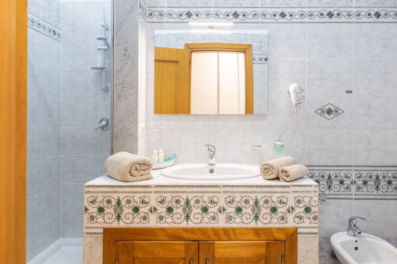 Infinity House - Cagliari Centro Apartment ภายนอก รูปภาพ